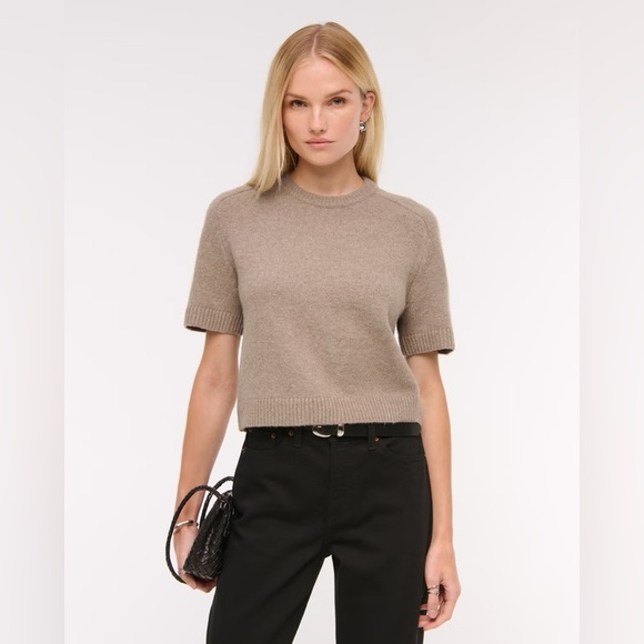 🆕 The A&F Madeline Crew Sweater Tee - Picture 2 of 7